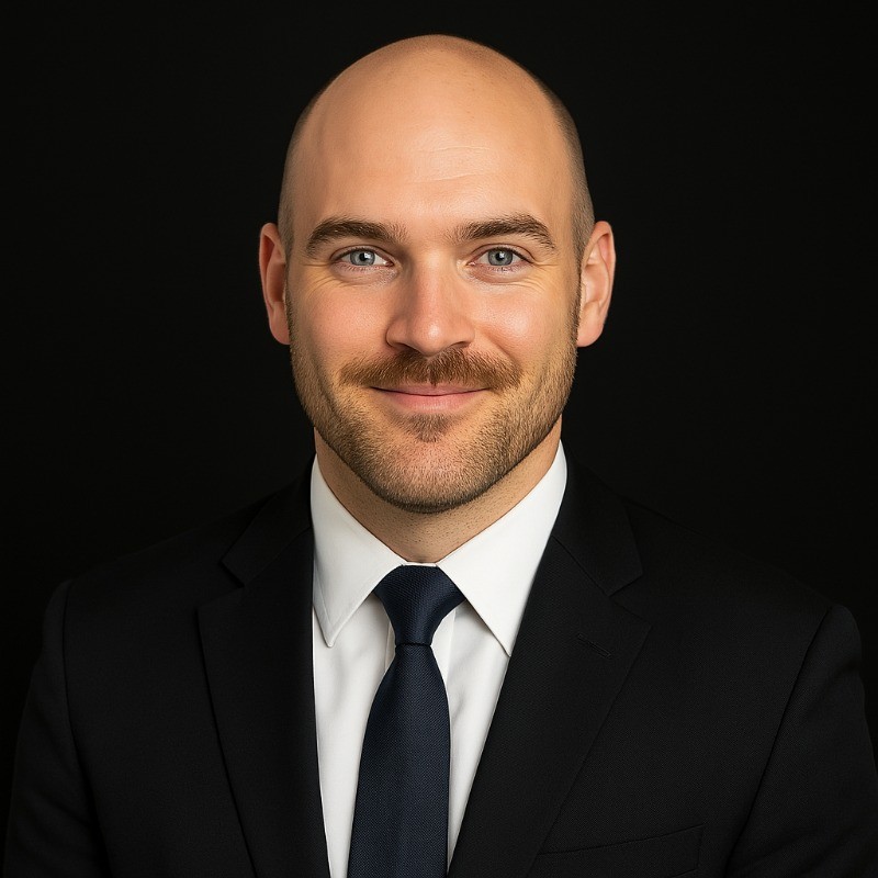 Alex Riuz.jpg